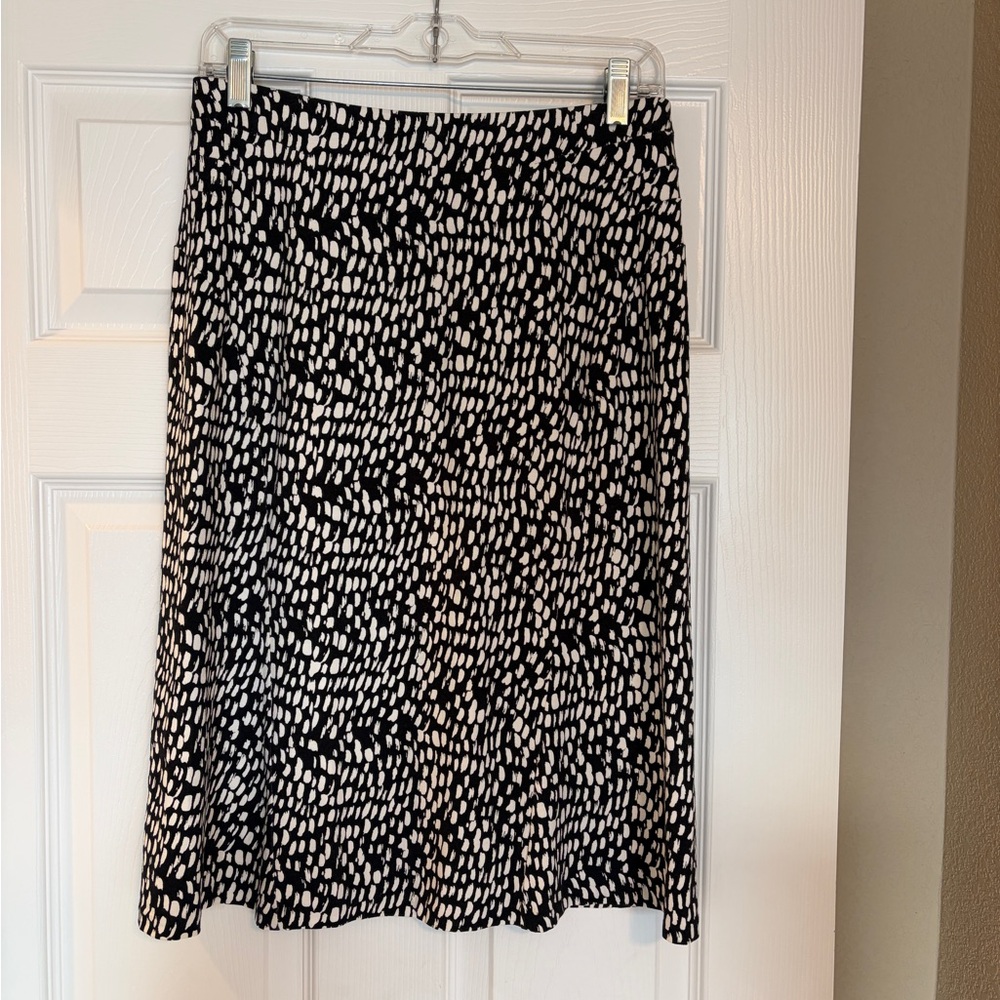 Ann Taylor A-Line Skirt Size 6 Black White Abstract Design Career Silky B8